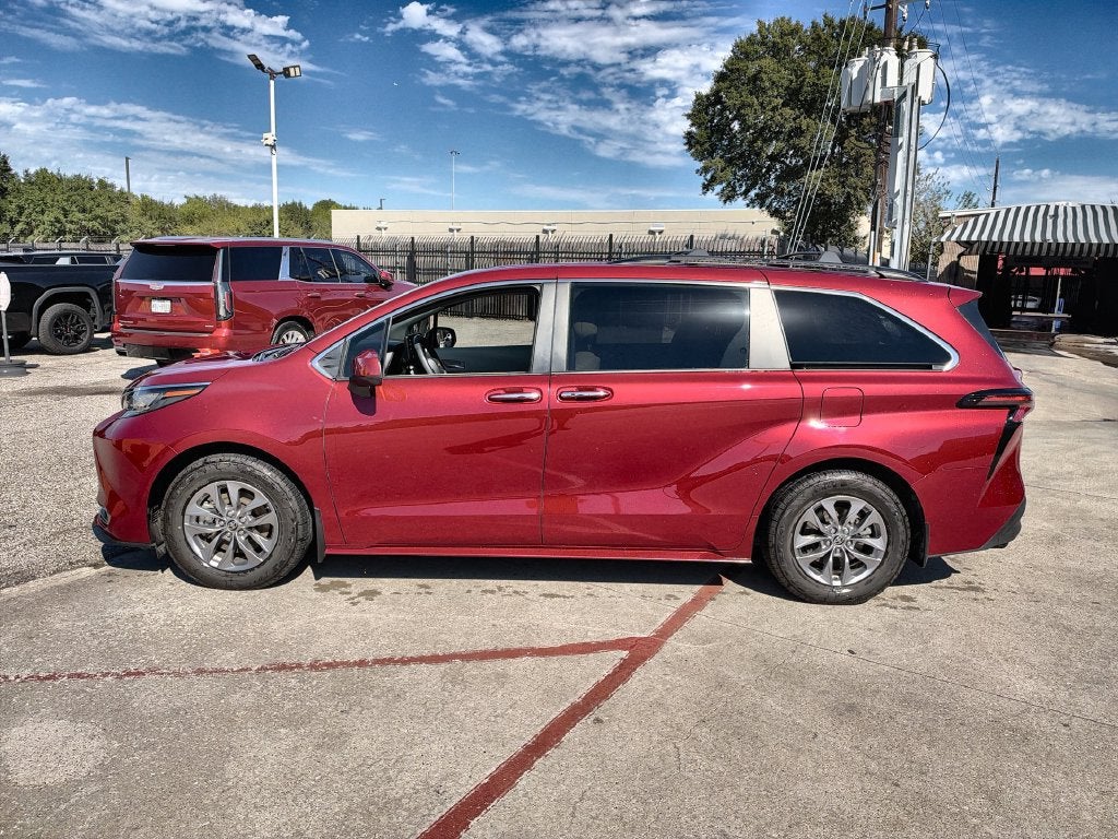 2023 Toyota Sienna XLE
