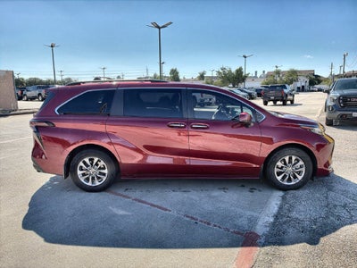 2023 Toyota Sienna XLE