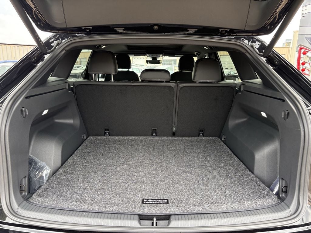 2026 Volkswagen Atlas Cross Sport 2.0T SEL R-Line Black