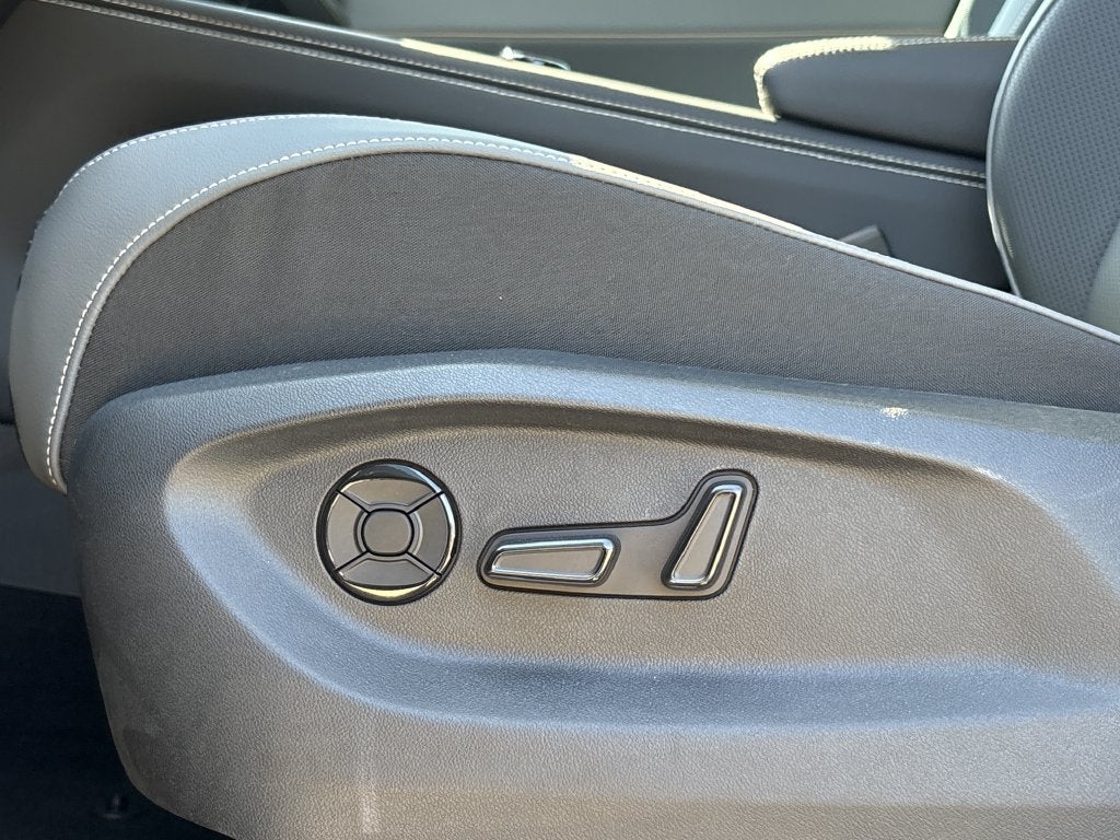 2027 Volkswagen Atlas 2.0T SE w/ Technology