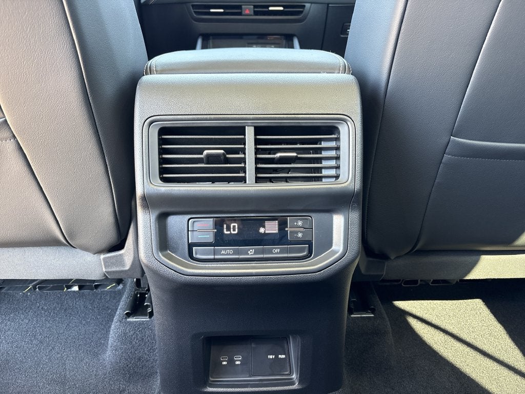 2027 Volkswagen Atlas 2.0T SE w/ Technology