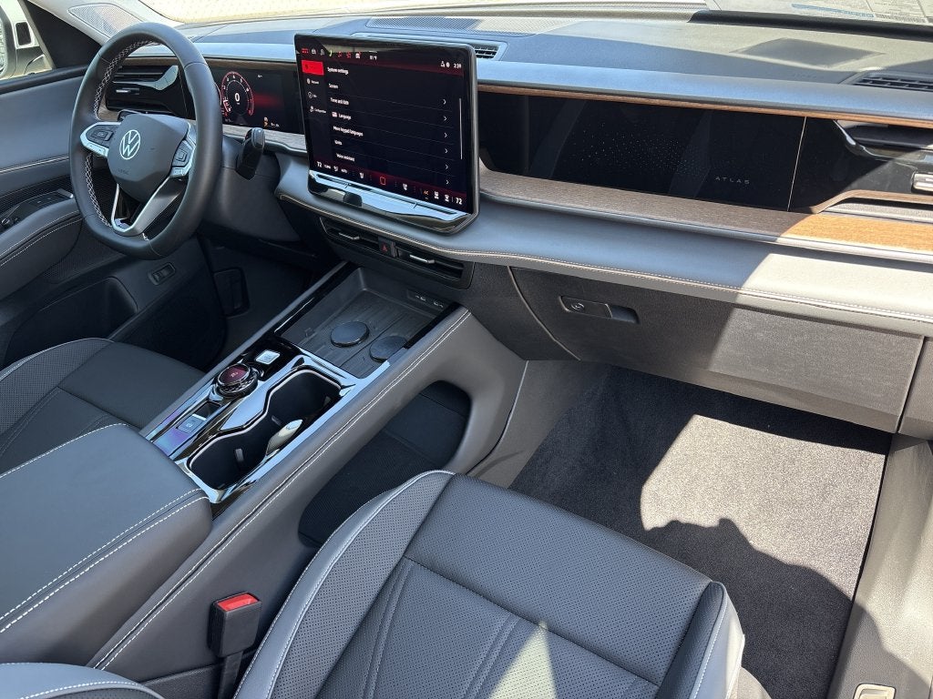 2027 Volkswagen Atlas 2.0T SE w/ Technology