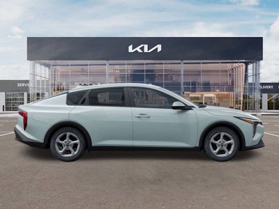 2025 Kia K4 LXS AUTO