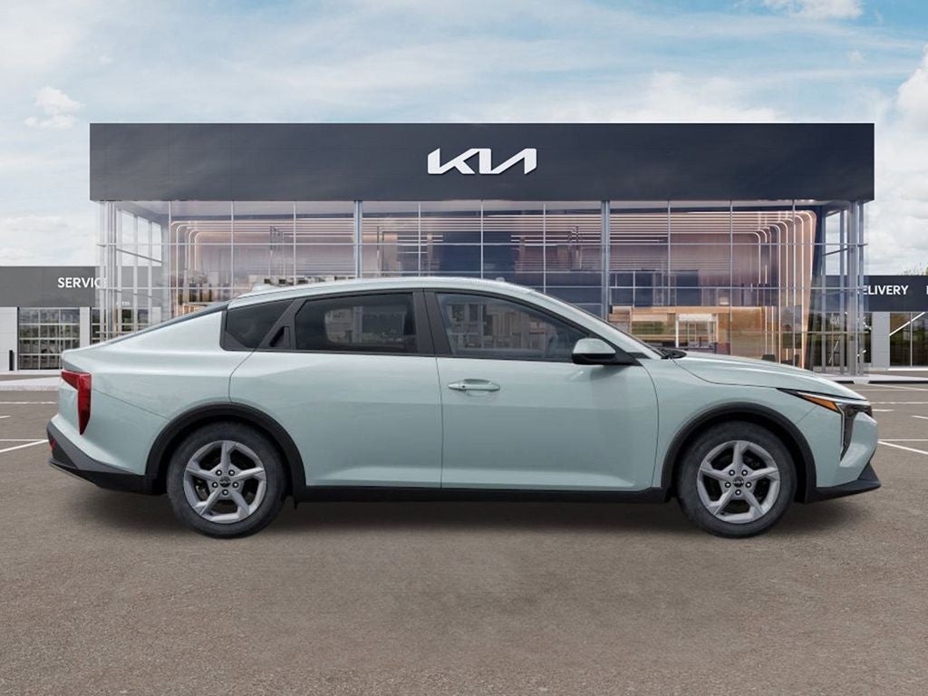 2025 Kia K4 LXS AUTO