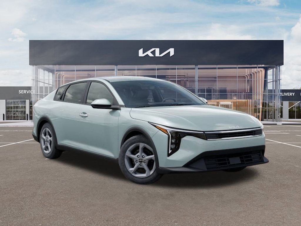 2025 Kia K4 LXS AUTO