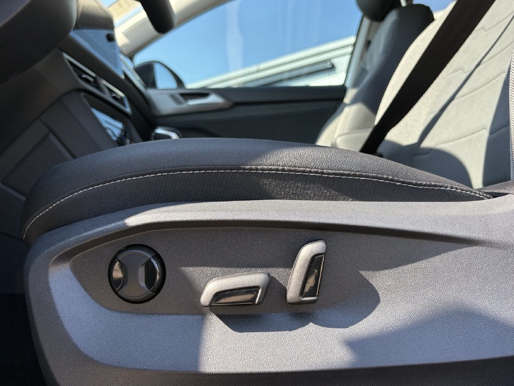 2027 Volkswagen Taos 1.5T SE