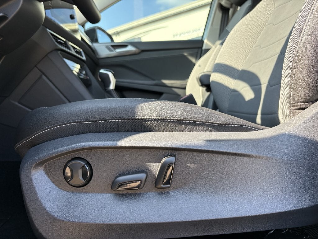 2027 Volkswagen Taos 1.5T SE
