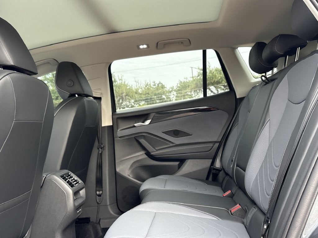 2027 Volkswagen Tiguan 2.0T SE