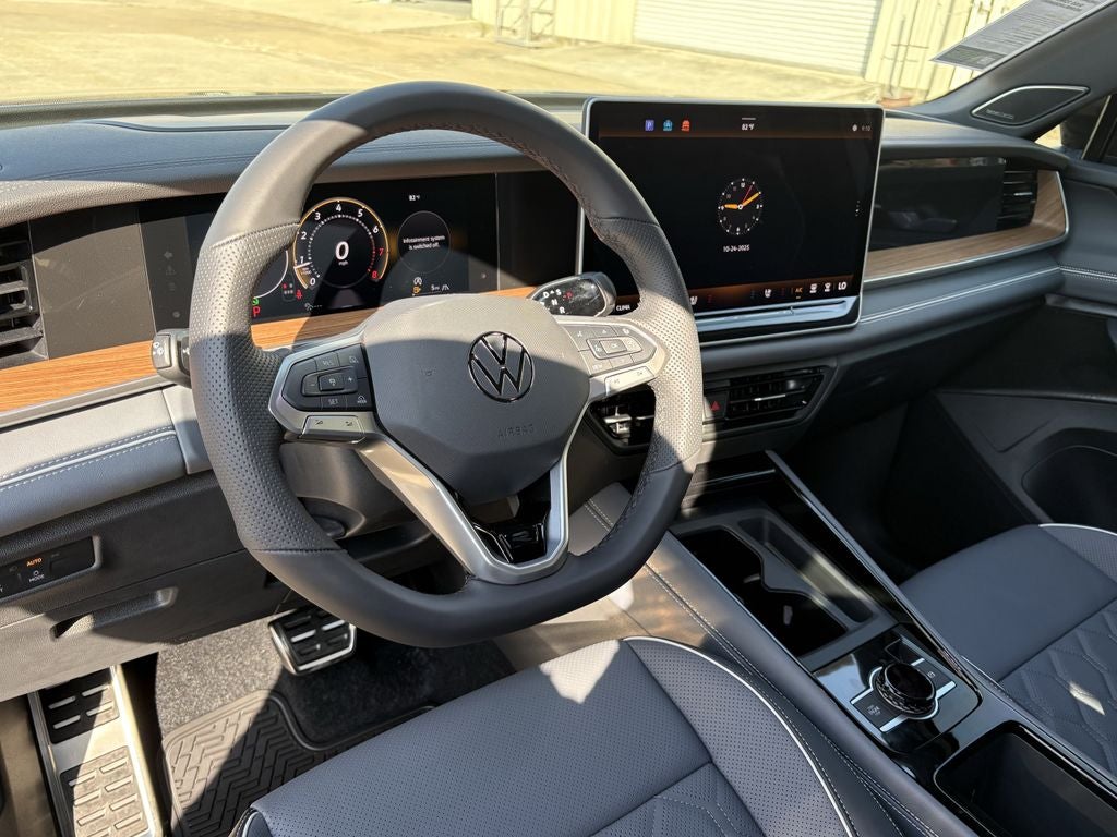 2026 Volkswagen Tiguan 2.0T SEL R-Line Turbo