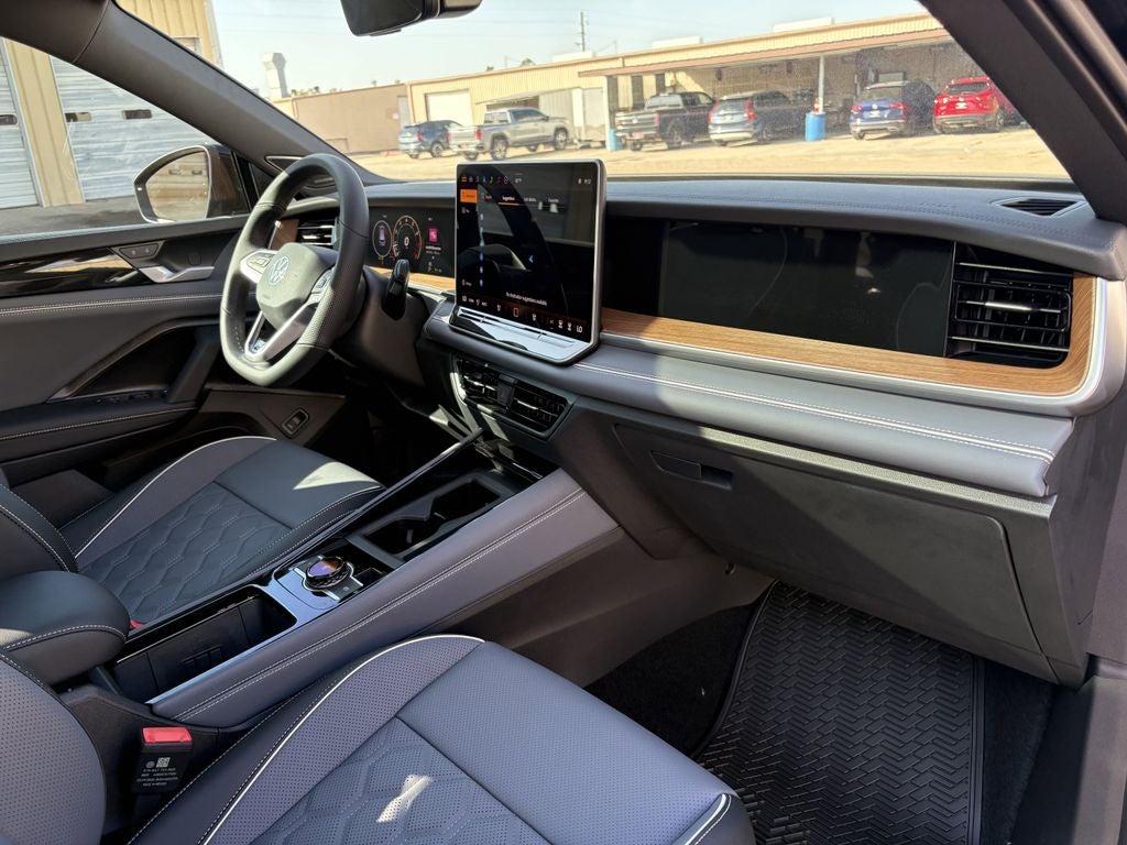 2026 Volkswagen Tiguan 2.0T SEL R-Line Turbo