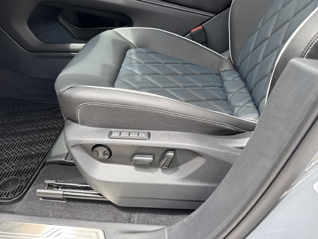 2026 Volkswagen Atlas Cross Sport SEL Premium R-Line