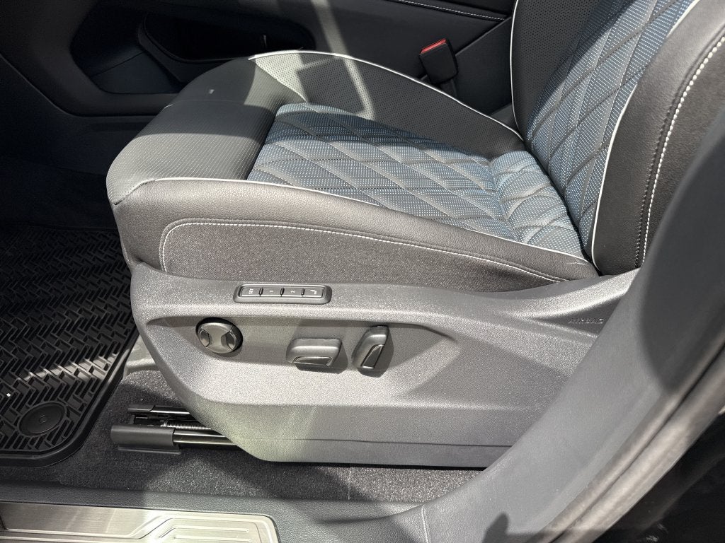 2026 Volkswagen Atlas Cross Sport SEL Premium R-Line