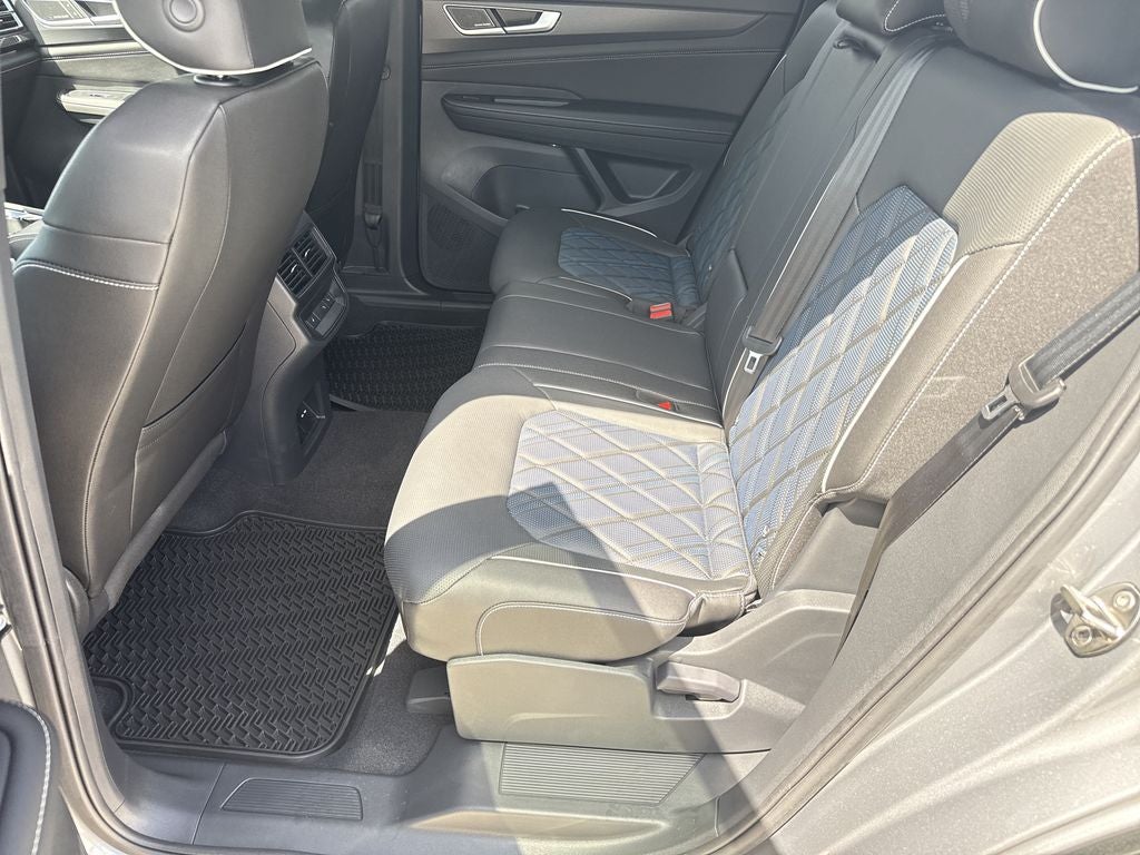 2026 Volkswagen Atlas Cross Sport SEL Premium R-Line