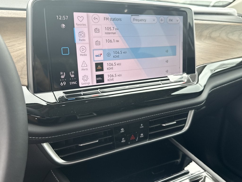 2026 Volkswagen Atlas SE w/Technology