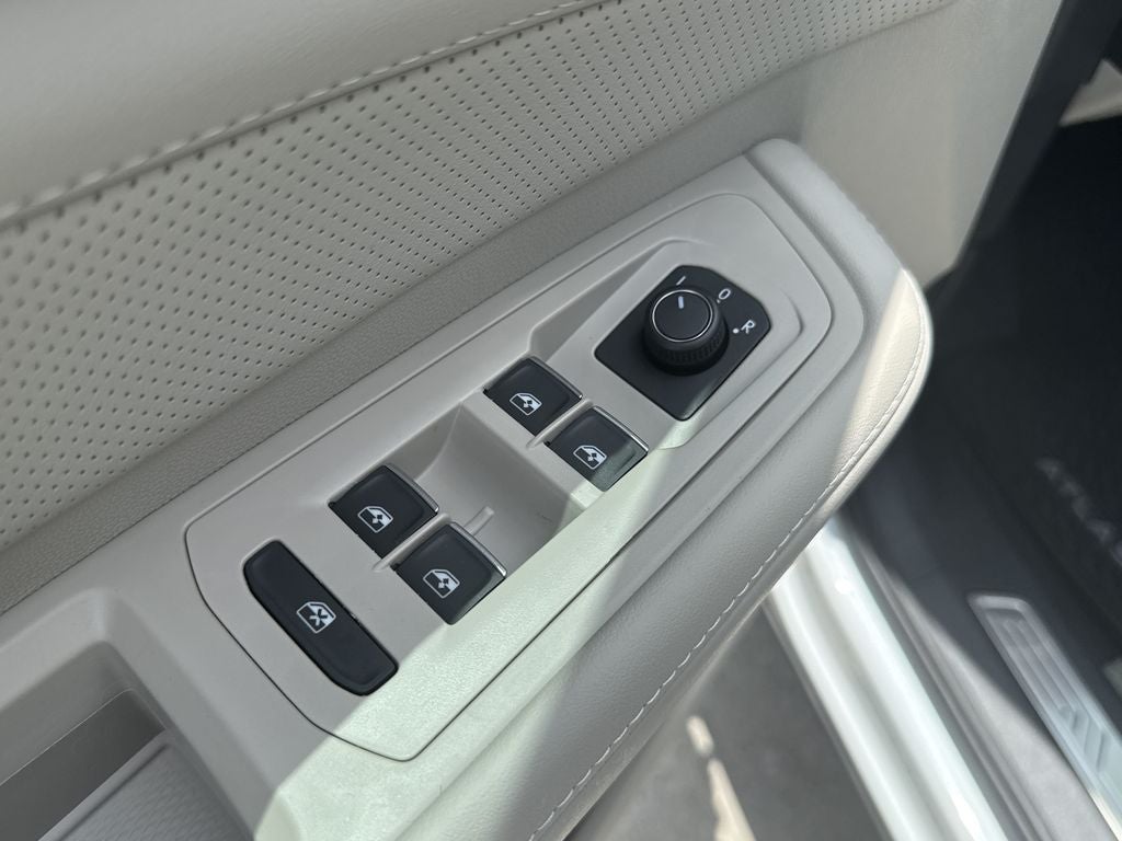 2026 Volkswagen Atlas SE w/Technology