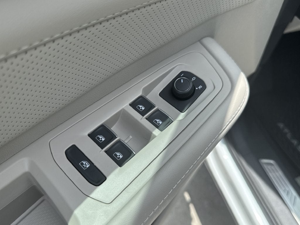 2026 Volkswagen Atlas SE w/Technology