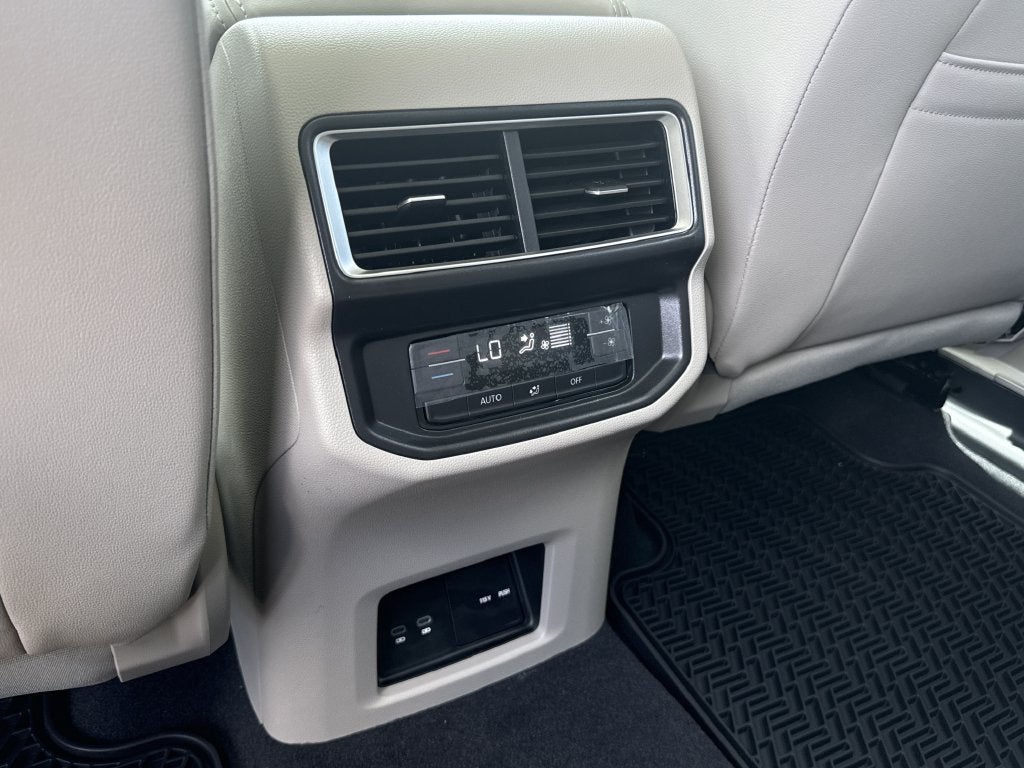 2026 Volkswagen Atlas SE w/Technology
