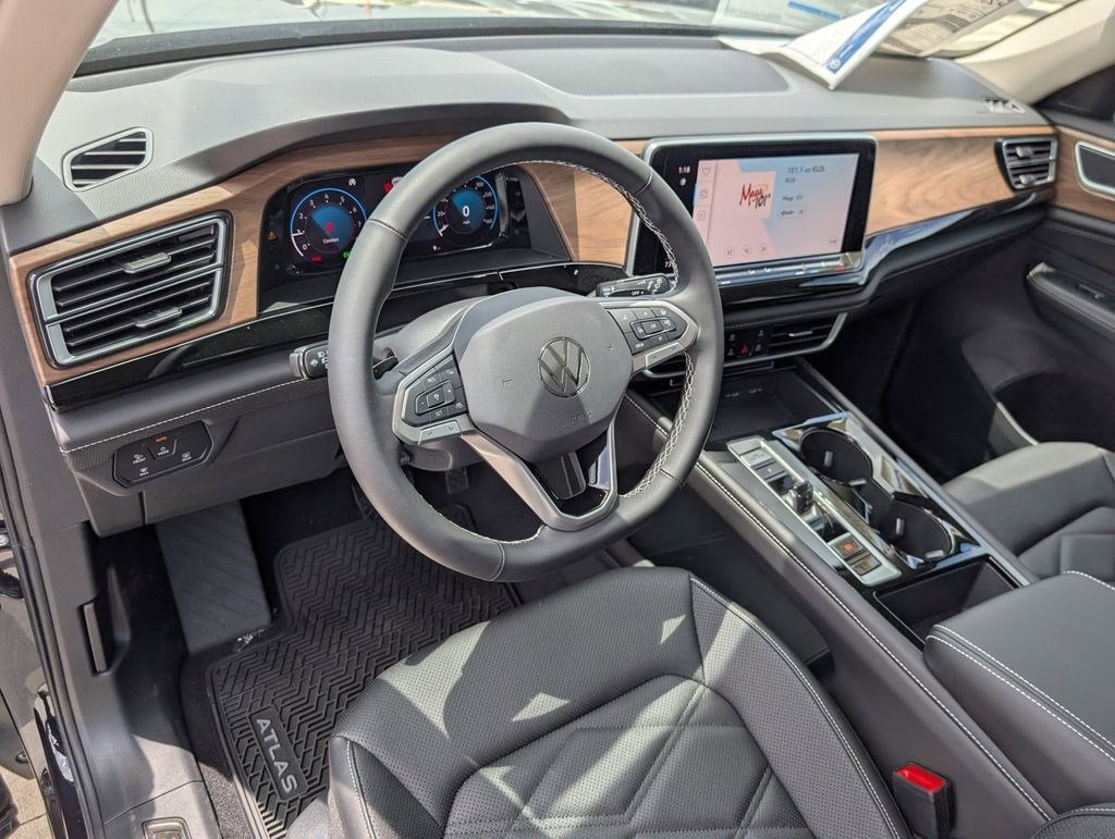 2026 Volkswagen Atlas SE w/Technology