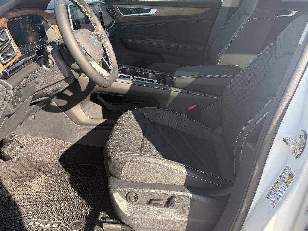 2026 Volkswagen Atlas SE w/Technology