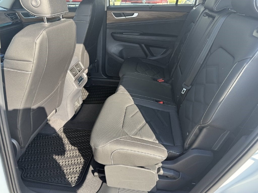 2026 Volkswagen Atlas SE w/Technology