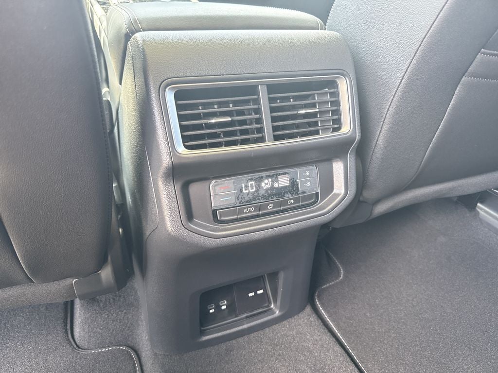 2026 Volkswagen Atlas SE w/Technology