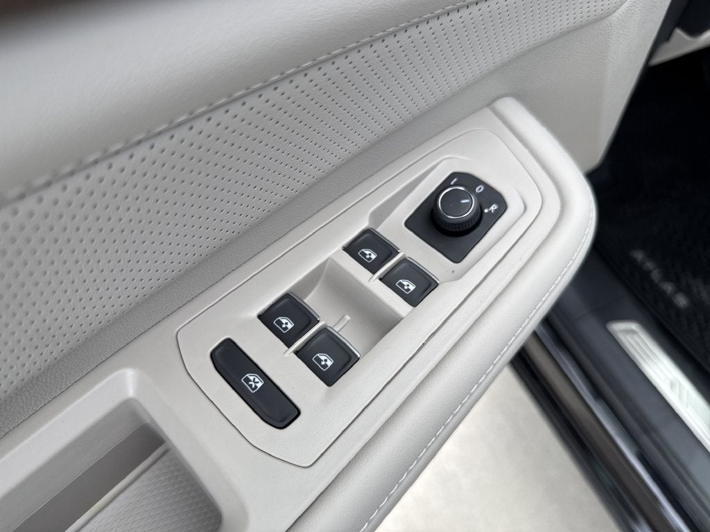 2026 Volkswagen Atlas SE w/Technology