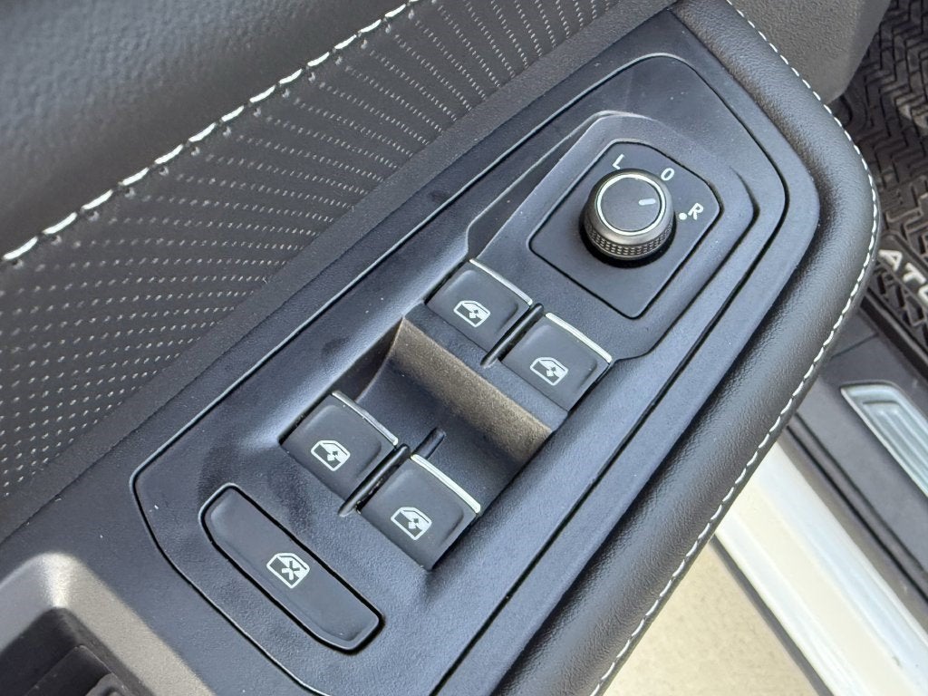 2026 Volkswagen Atlas SE w/Technology