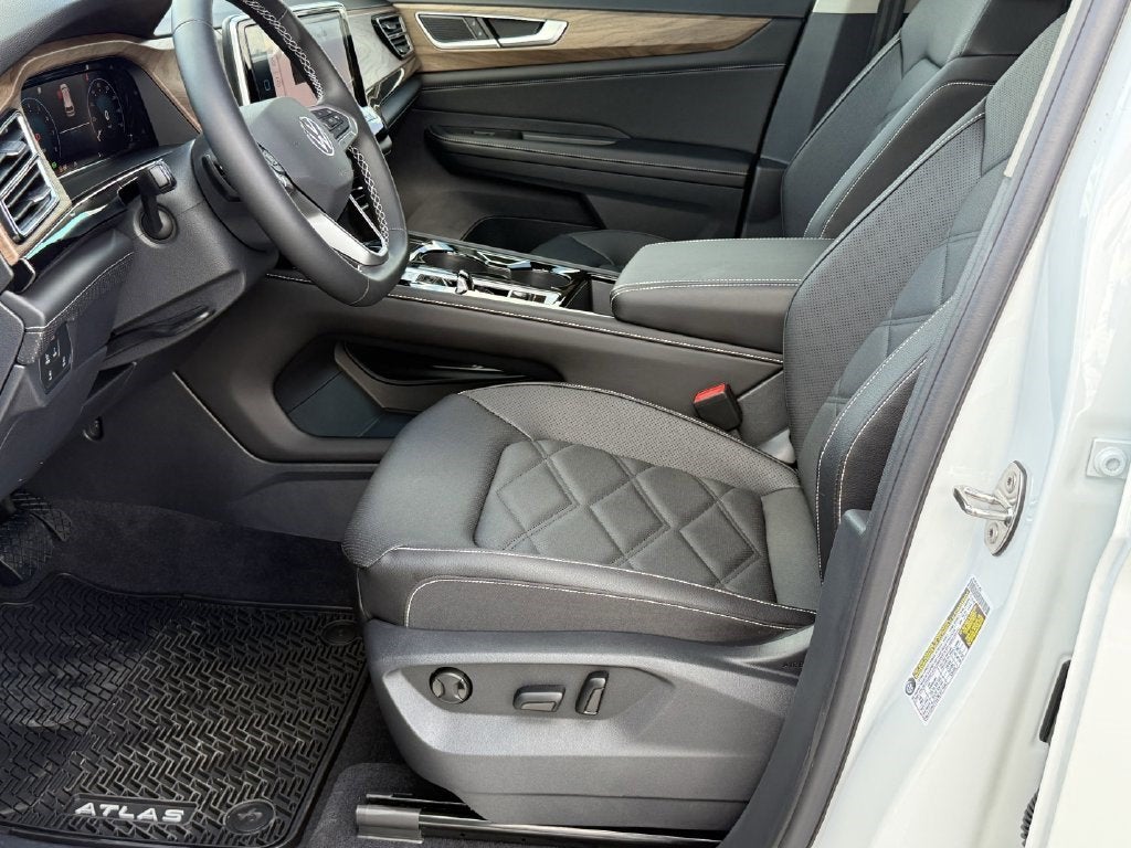 2026 Volkswagen Atlas SE w/Technology
