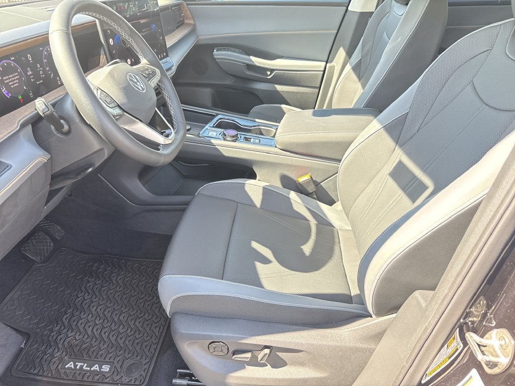 2027 Volkswagen Atlas SE w/Technology