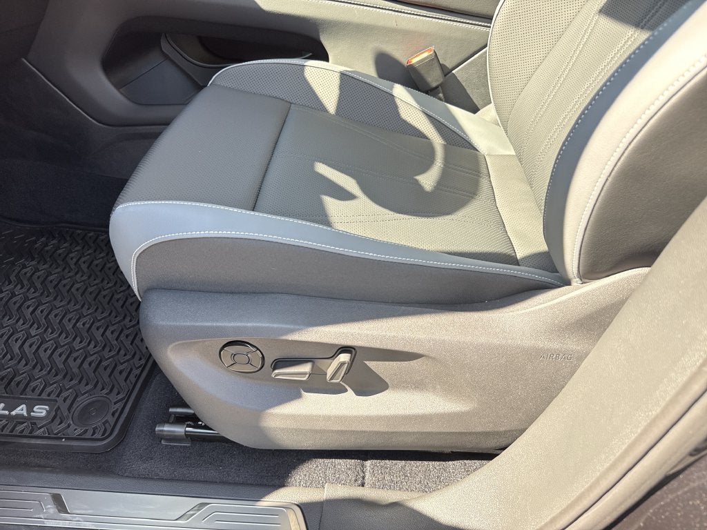 2027 Volkswagen Atlas SE w/Technology