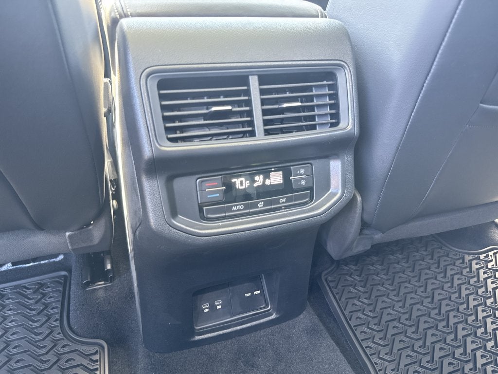 2027 Volkswagen Atlas SE w/Technology