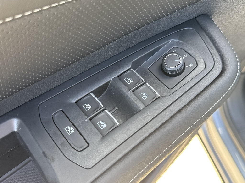 2026 Volkswagen Atlas Cross Sport SE w/Technology