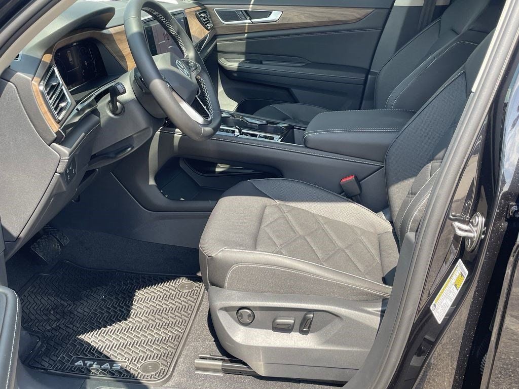 2026 Volkswagen Atlas SE w/Technology