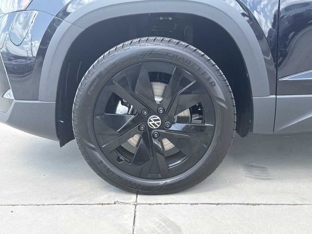 2026 Volkswagen Taos 1.5T SE Black