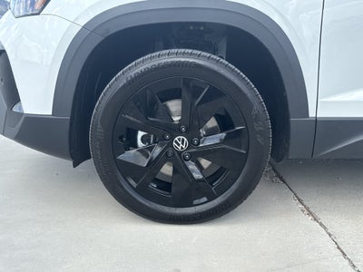 2026 Volkswagen Taos 1.5T SE Black