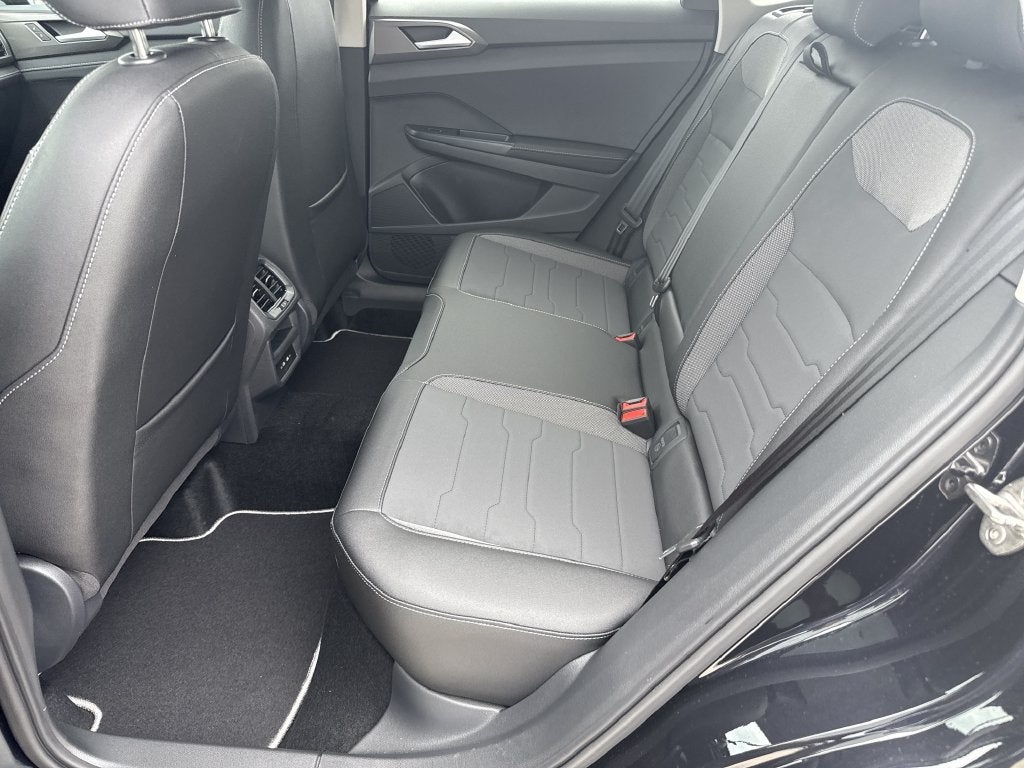 2026 Volkswagen Taos 1.5T SE Black