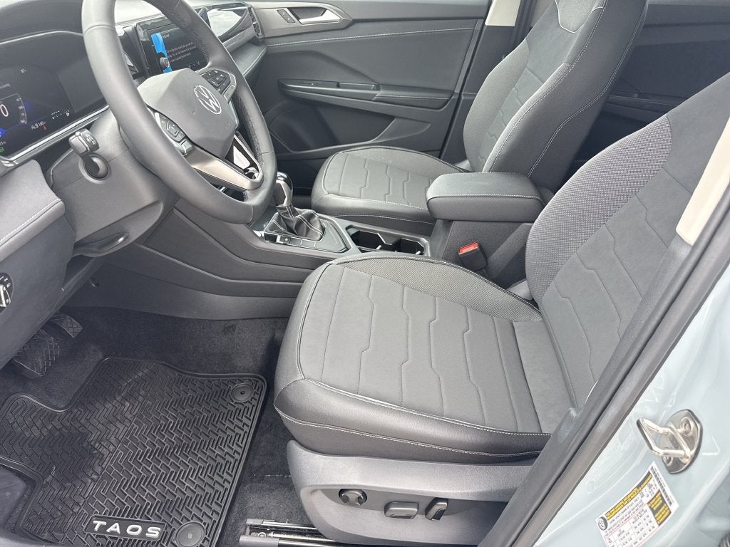 2027 Volkswagen Taos 1.5T SE Black