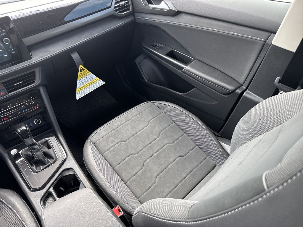 2027 Volkswagen Taos 1.5T SE Black