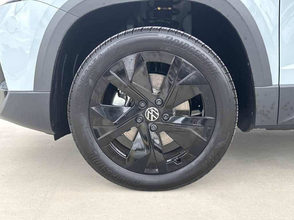 2027 Volkswagen Taos 1.5T SE Black