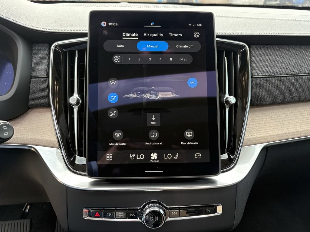 2026 Volvo XC90 B6 Plus 7-Seater