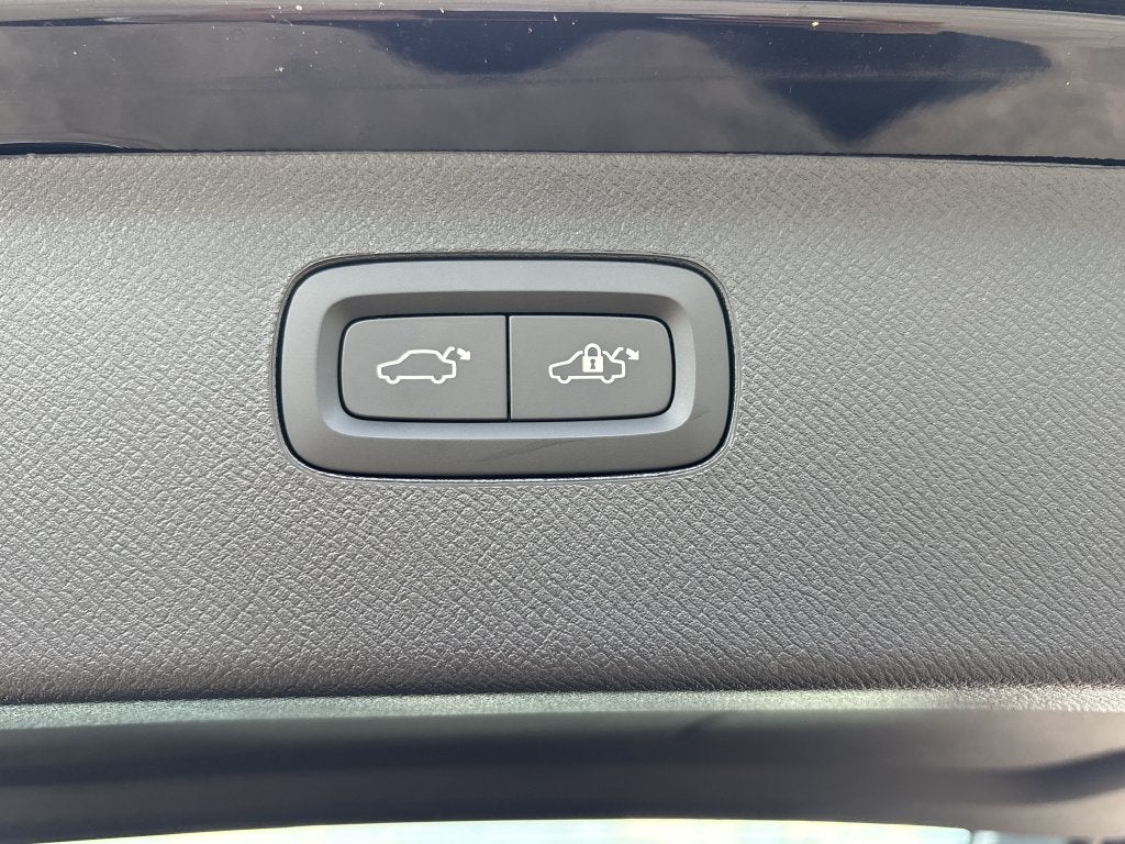 2027 Volvo XC90 B6 Plus 7-Seater
