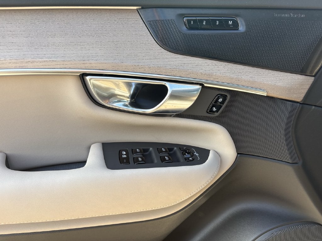 2026 Volvo XC90 B6 Plus 7-Seater