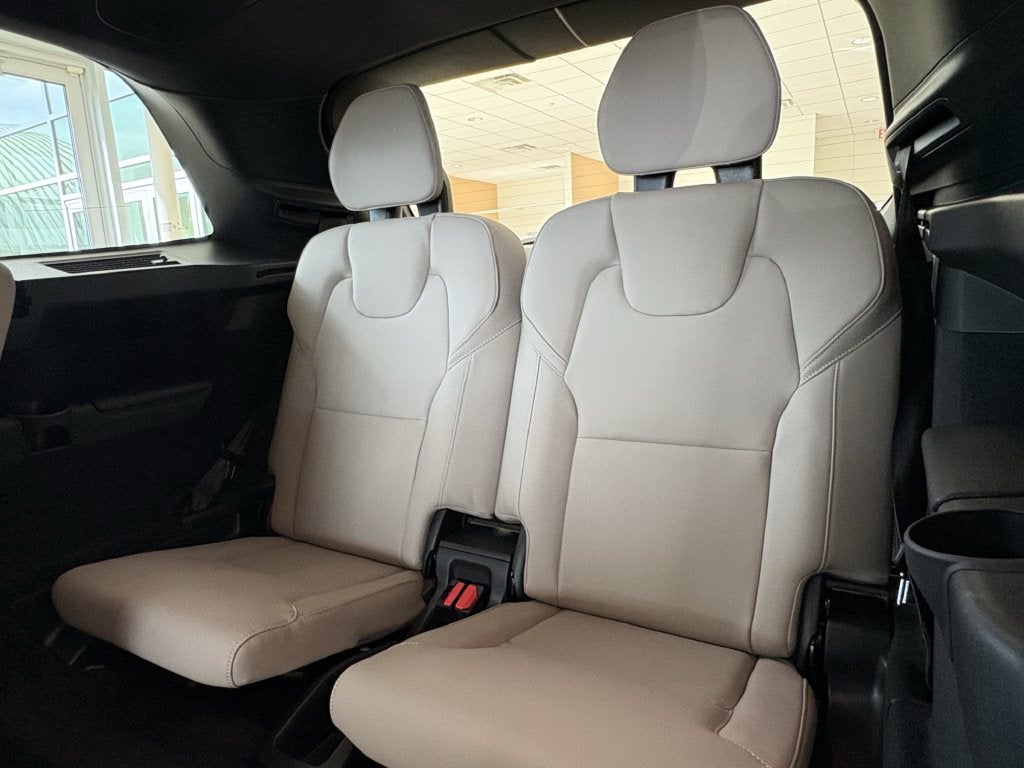 2027 Volvo XC90 B6 Plus 7-Seater