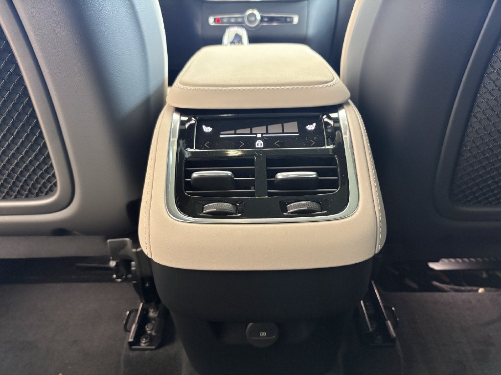 2027 Volvo XC90 B6 Plus 7-Seater