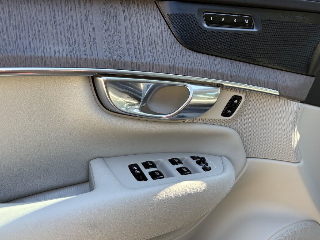 2026 Volvo XC90 B6 Ultra