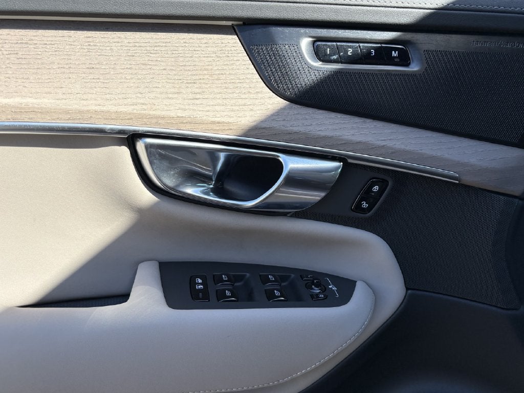 2026 Volvo XC90 B6 Ultra