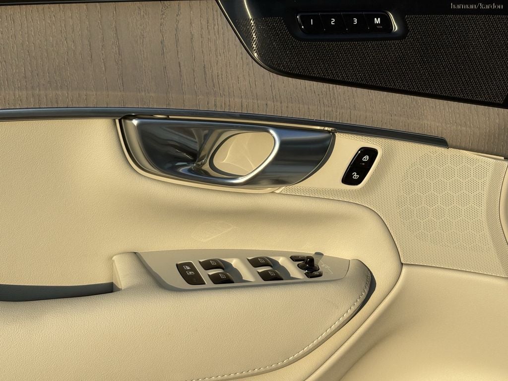 2026 Volvo XC90 B6 Ultra