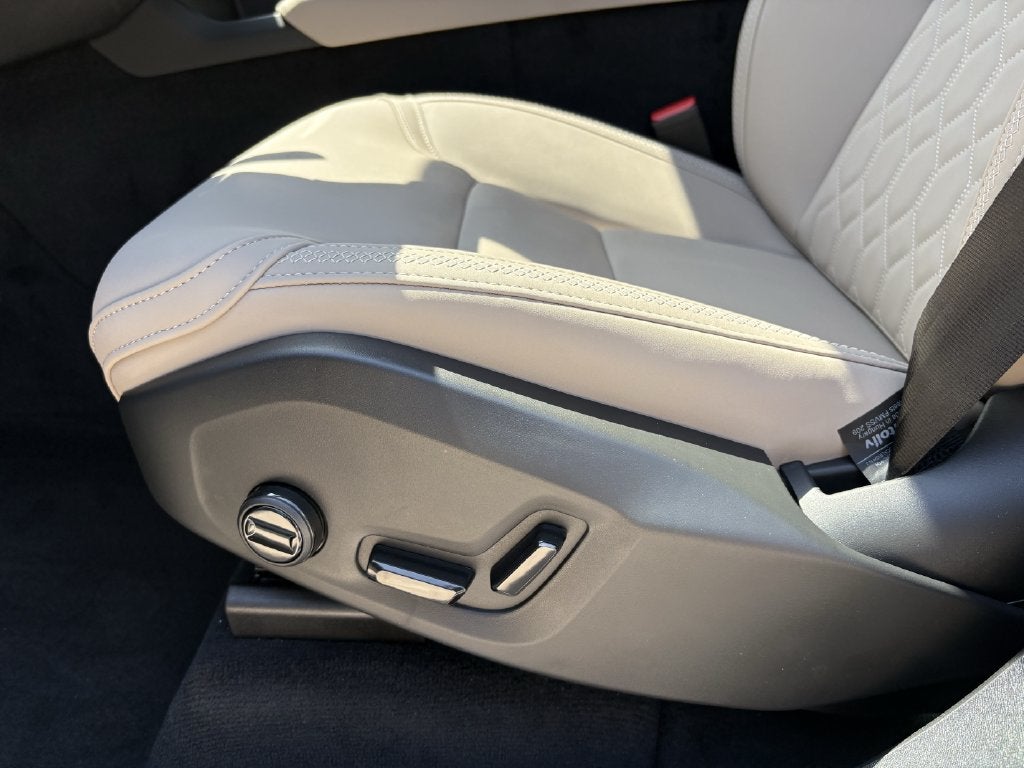 2026 Volvo XC90 Plug-In Hybrid T8 Plus 7 Passenger