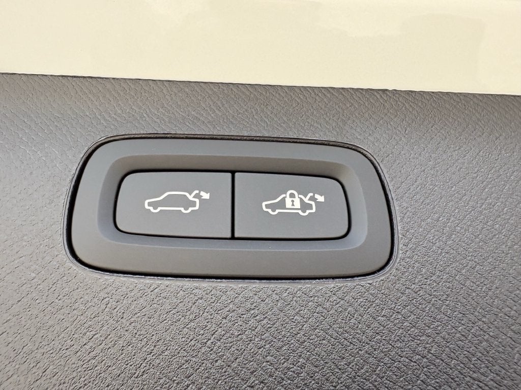 2026 Volvo XC90 Plug-In Hybrid T8 Plus 7 Passenger