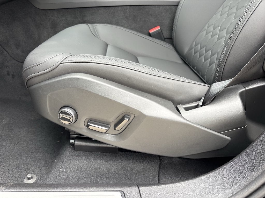2026 Volvo XC60 Plug-In Hybrid T8 Plus